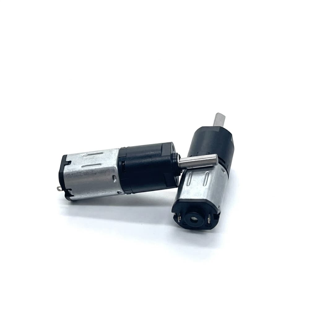 Compact gearmotor with quiet housing design